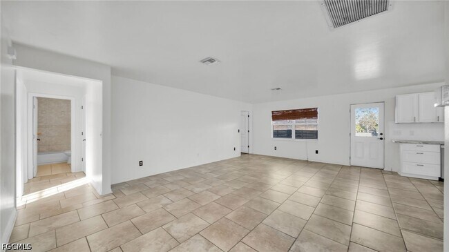 Building Photo - 918 Acroft Ave