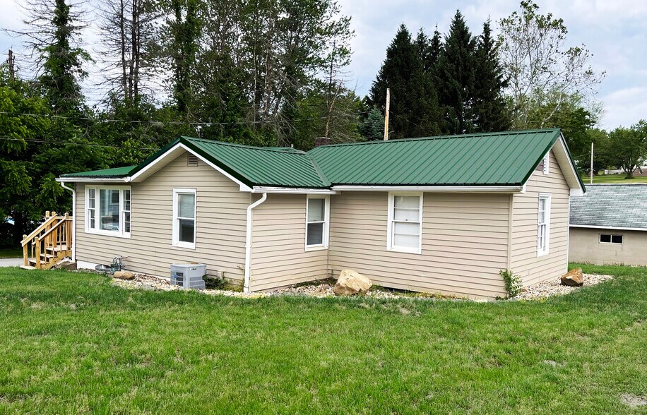 Building Photo - 3956 Hollow Rd