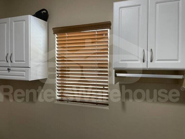 Building Photo - North Phoenix 4bed 2.5ba 2car POOL Oasis