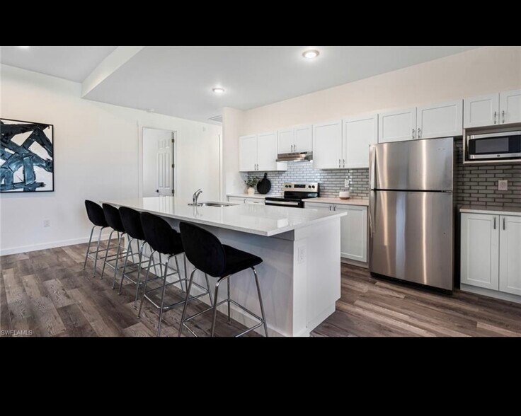 Building Photo - 417 NW 3rd Ln