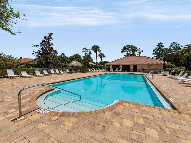 Building Photo - ** COACH HOMES @ BERKSHIRE LAKES ** 2 BED / 2 BATH - 1ST FLOOR CONDO - GARAGE - ANNUAL RENTAL