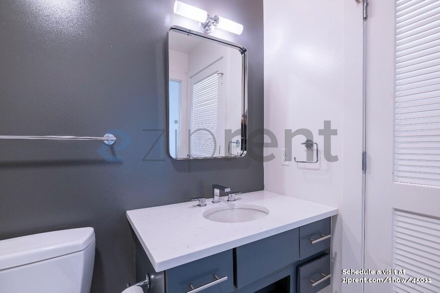 Building Photo - Unit 208
