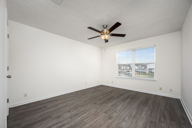 Building Photo - 4910 Laura Jeanne Blvd