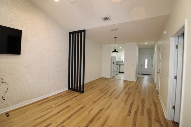 Building Photo - 348 Moss Creek Ln