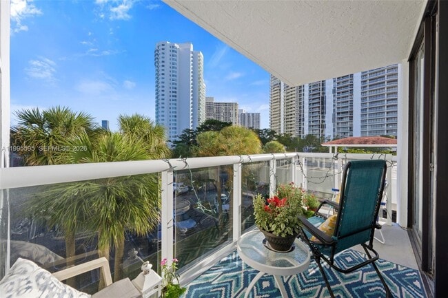 Building Photo - 20515 E Country Club Dr