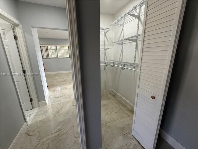 Building Photo - 7411 Juniper St