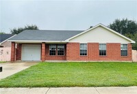 Building Photo - 1002 E Pebble Dr