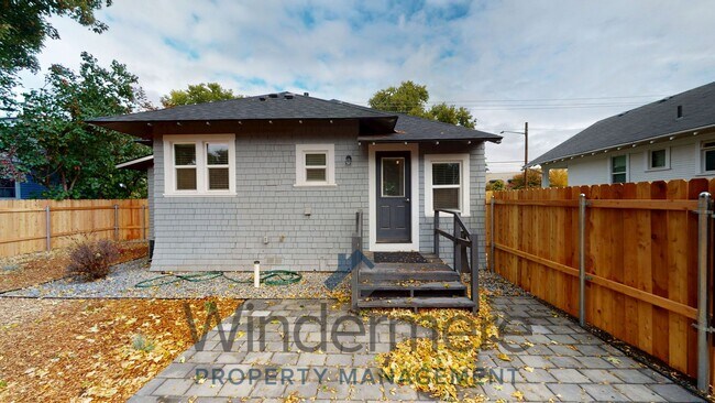 Building Photo - 1322 E Alder St