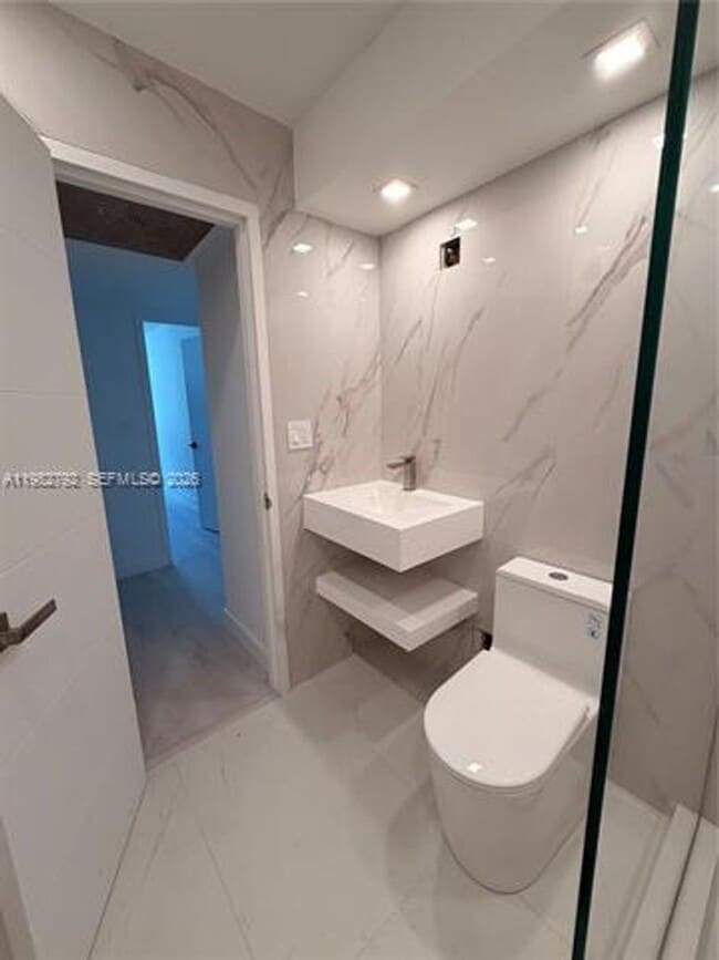 Building Photo - 1500 Bay Rd