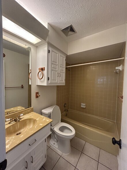 Building Photo - 16412 Lauder Ln