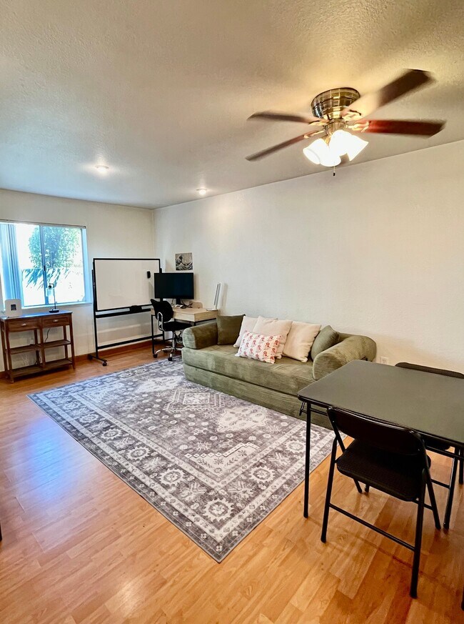 Building Photo - 3440 Lebon Dr