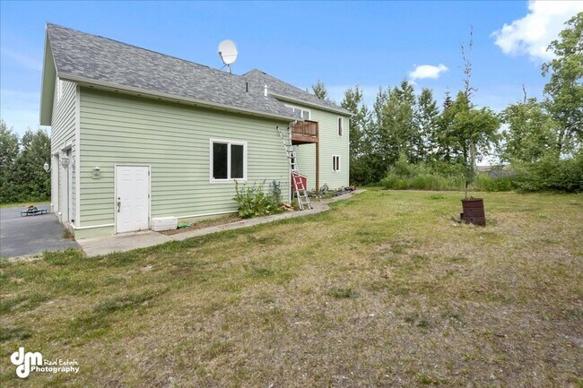Building Photo - Spacious 5BD/3BA Home!