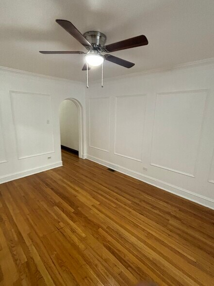 Building Photo - 7935 S Ellis Ave