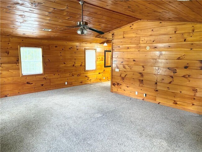 Building Photo - 368 White Pine Crossover