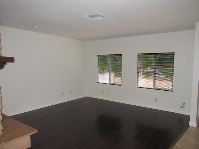 Building Photo - 54865 Avenida Vallejo