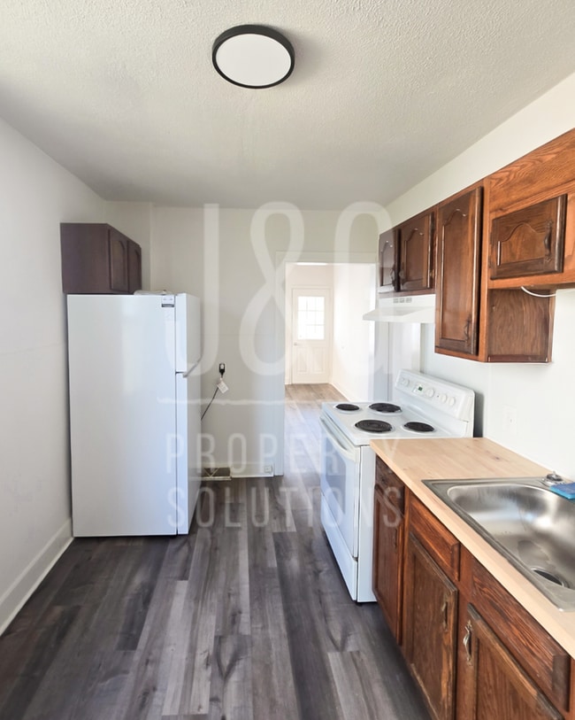 Building Photo - 2 Bed room