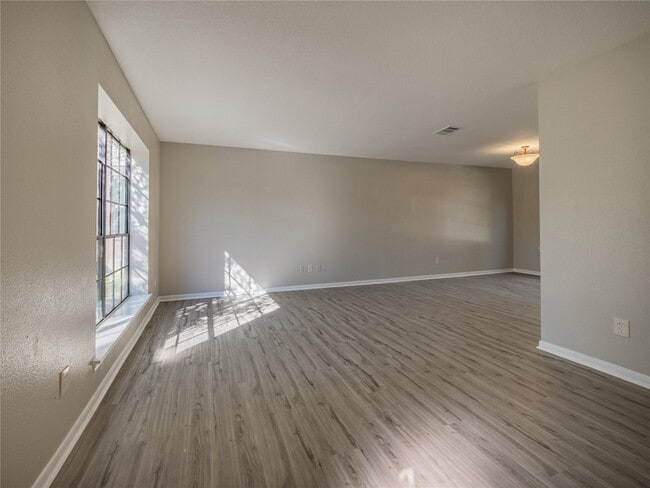 Building Photo - 2722 Carmel Woods Dr