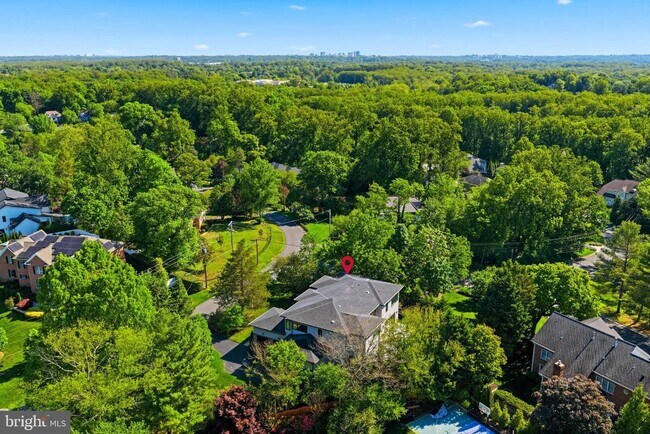 Building Photo - 1513 Oakview Dr