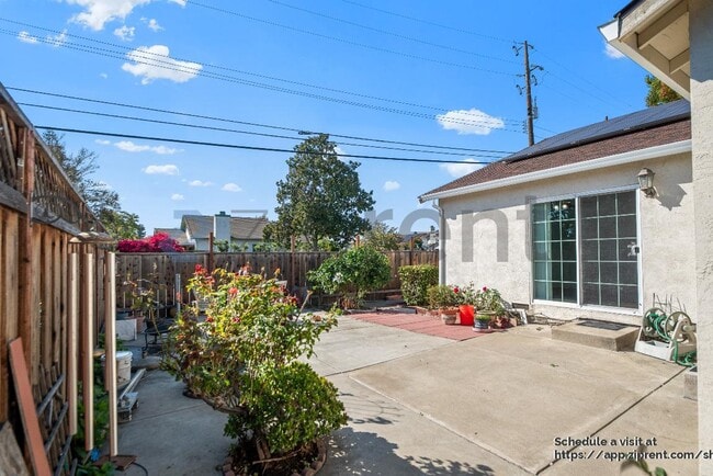 Building Photo - 1488 Gilbert Ave