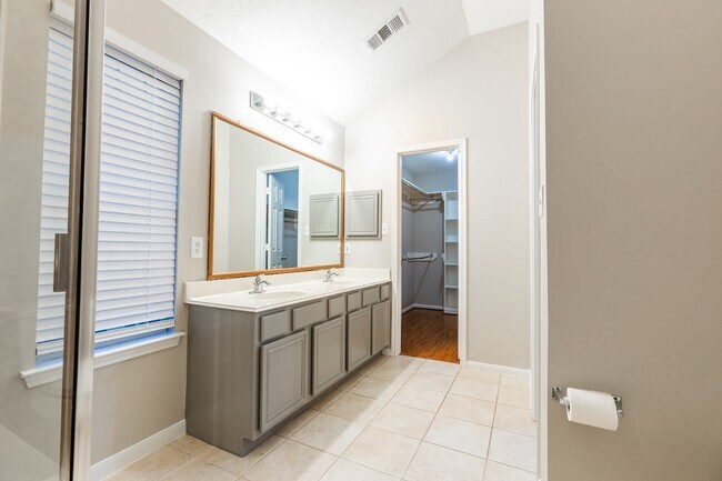 Building Photo - 11727 Inga Ln
