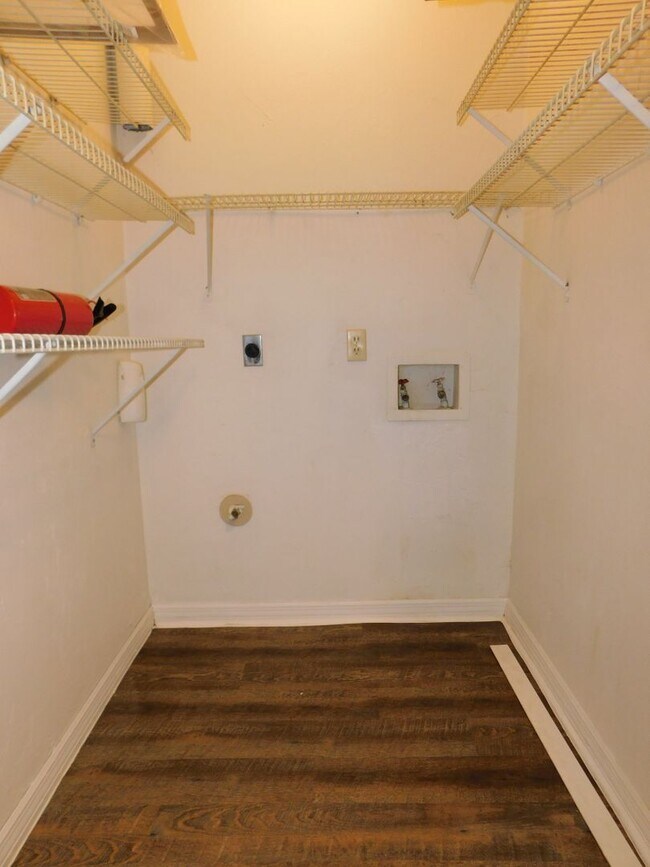 Building Photo - Great 3/2 in Ironwood Golf Course Village!