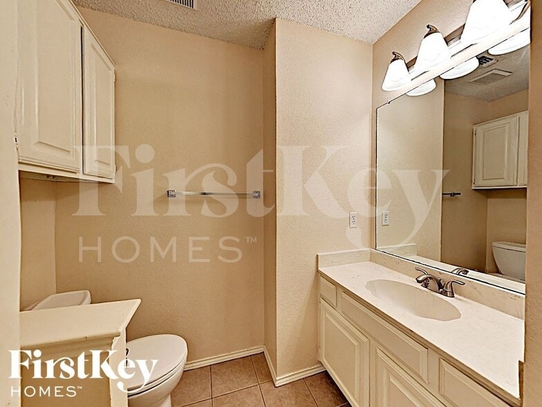 Building Photo - 504 Mockingbird Dr