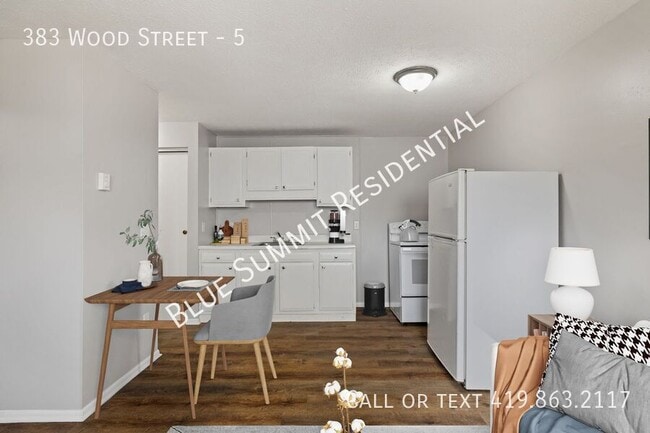 Building Photo - 383 Wood St