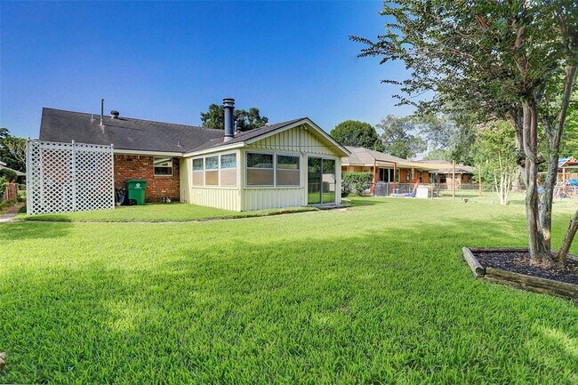 Building Photo - 4145 Sarong Dr