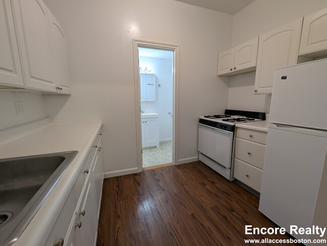 Building Photo - 31 Temple St