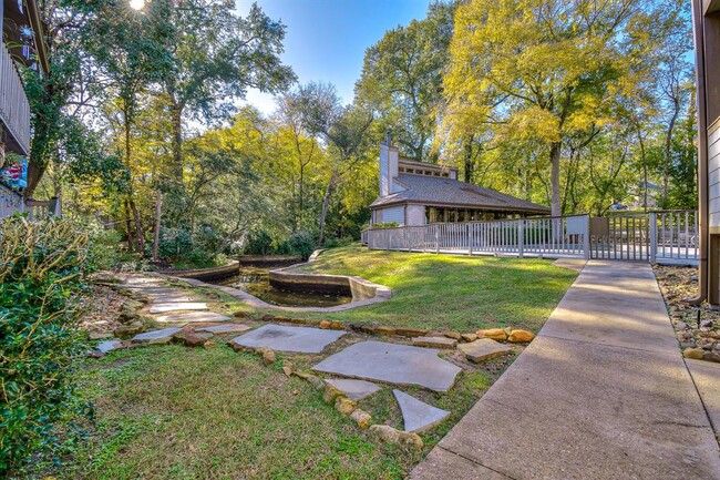 Building Photo - 3900 Aspen Dr