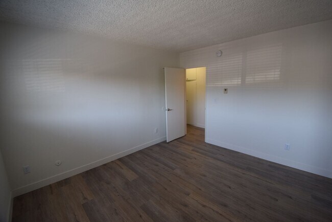 Building Photo - 4414 Woodman Ave