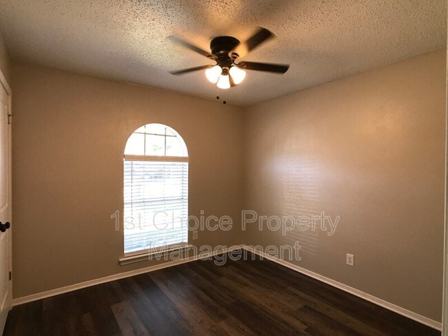 Building Photo - 6040 Blueridge Dr