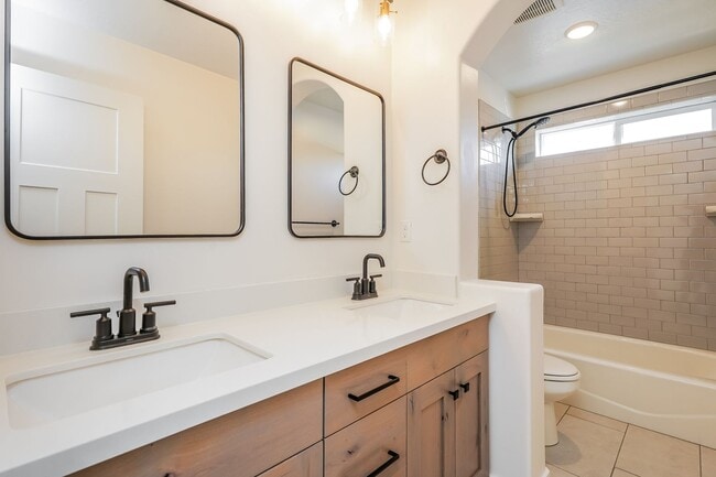 Building Photo - Spacious 4 Bed, 2.5 Bath Home with Central Air & 2-Car Garage! - Available NOW!