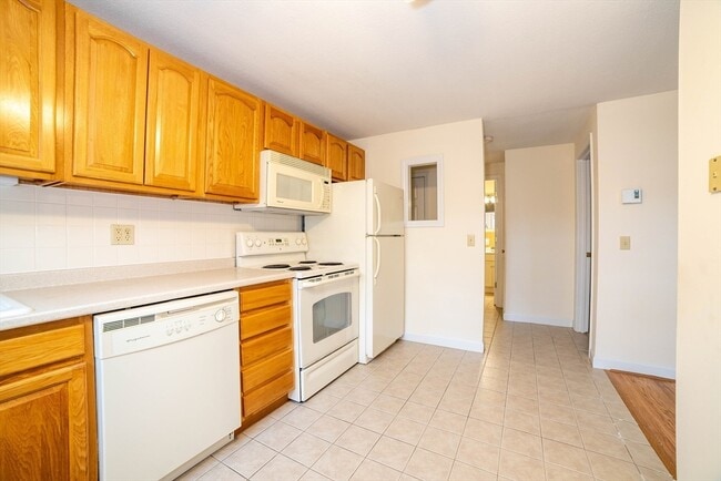 Building Photo - 13 Summer St