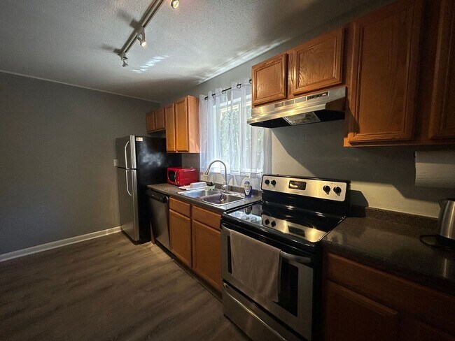 Building Photo - Adorable, Completely Furnished & Updated 2...