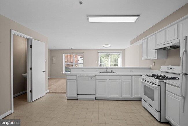 Building Photo - 23404 Rainbow Arch Dr