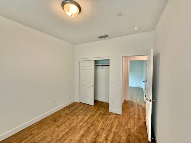 Building Photo - 3 Bedroom 2 Bathroom in SE Visalia!