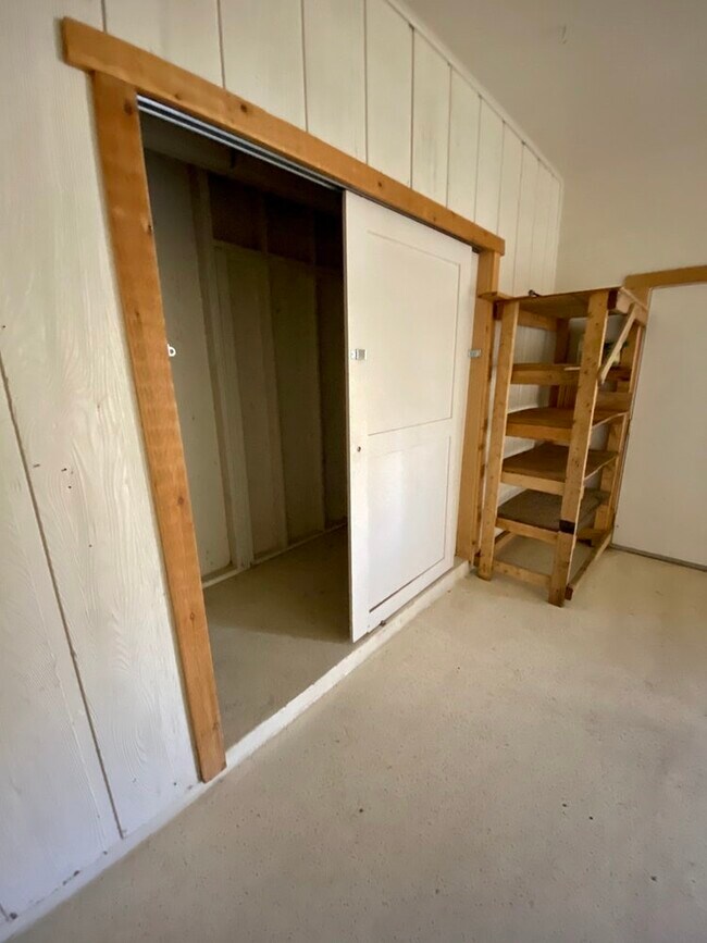 Building Photo - 859 E 2730 N