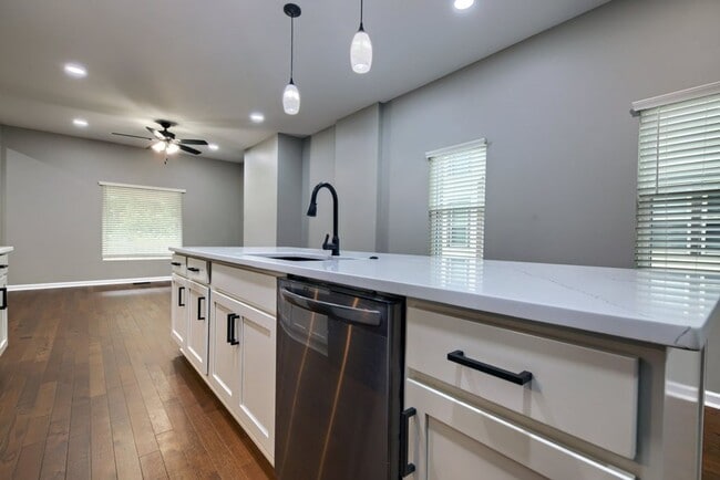 Building Photo - North Campus OSU Renovated Single Family H...