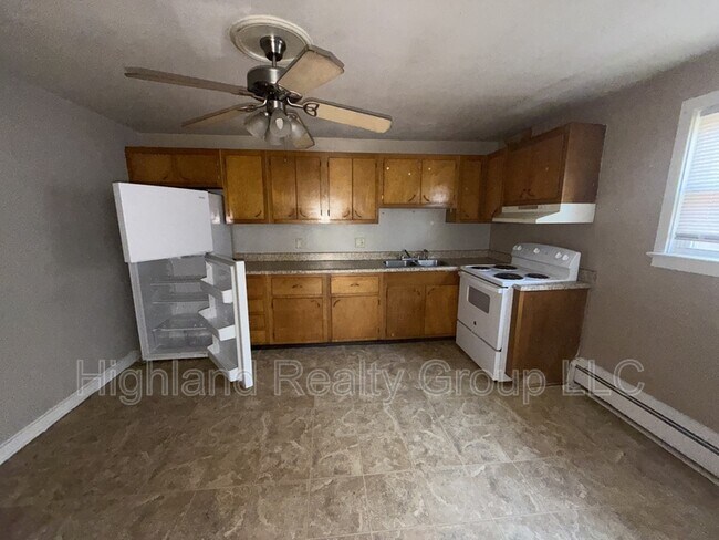 Building Photo - 100 Spring St