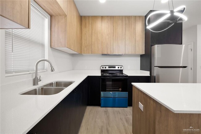 Building Photo - 18 Larkspur Ave