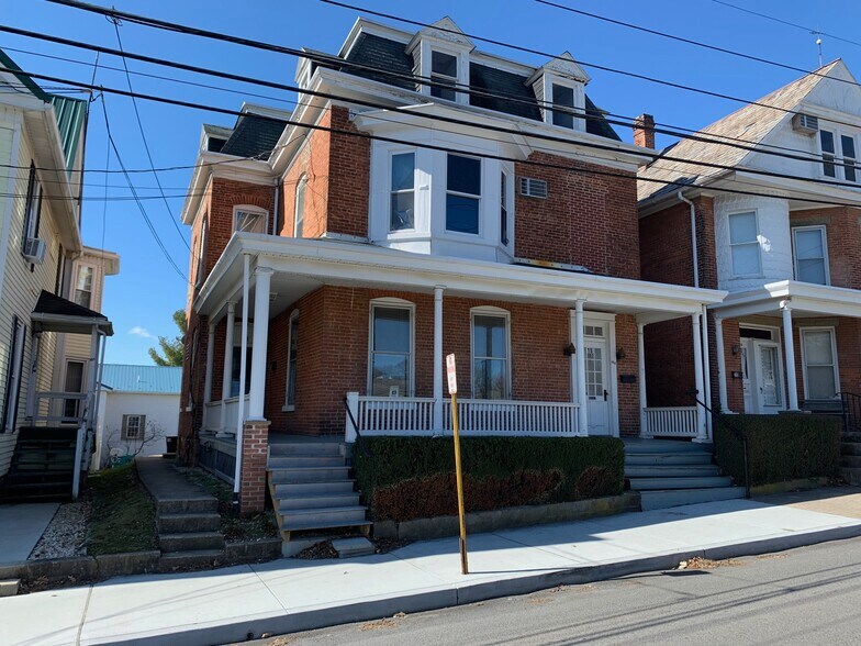 Entry on North St - 18 W North St
