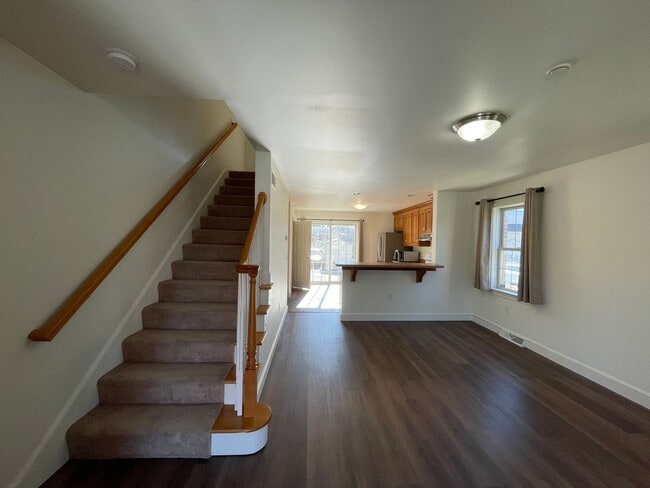 Building Photo - 3 Bedroom Townhome in Lancaster!