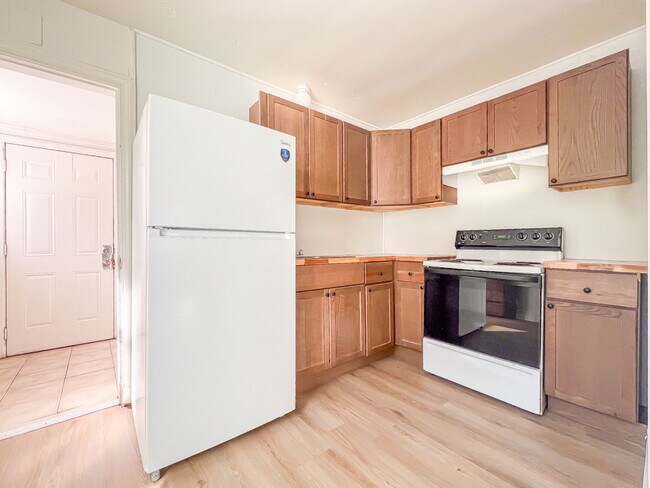 Building Photo - 1006 Greystone Ave