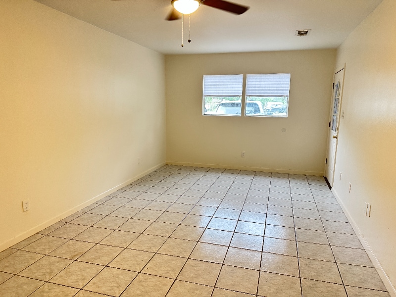 Building Photo - 1023 W Snyder St