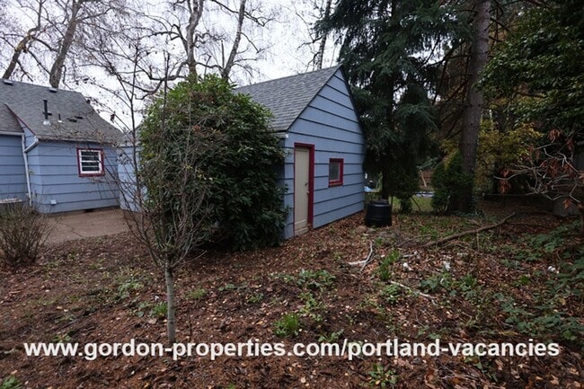 Building Photo - SE Flavel St - Woodstock 3 bedroom home with single car garage