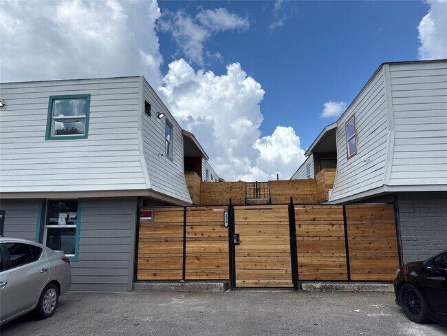 Building Photo - 2434 Lidstone St