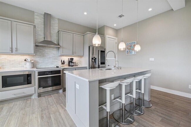 Building Photo - 201 Honey Creek Ct