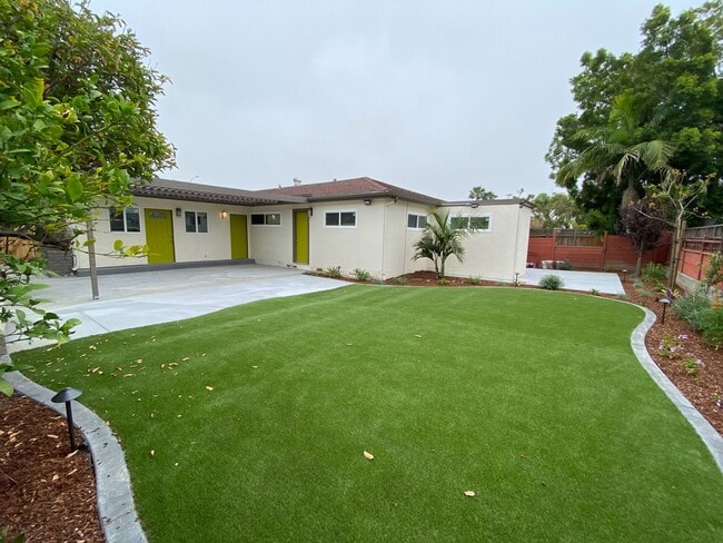 Building Photo - 7 BD, 3 BR. Spacious Yard!! (Lease out, pe...