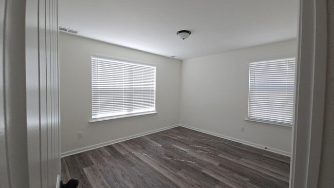 Building Photo - 1210 Pennock Dr